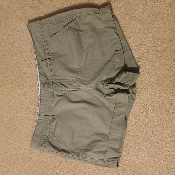 Aeropostale Pants - ☆ Aeropostale ☆ Olive Green Midi Twill Shorts Size 6